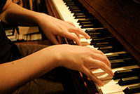 hands on piano